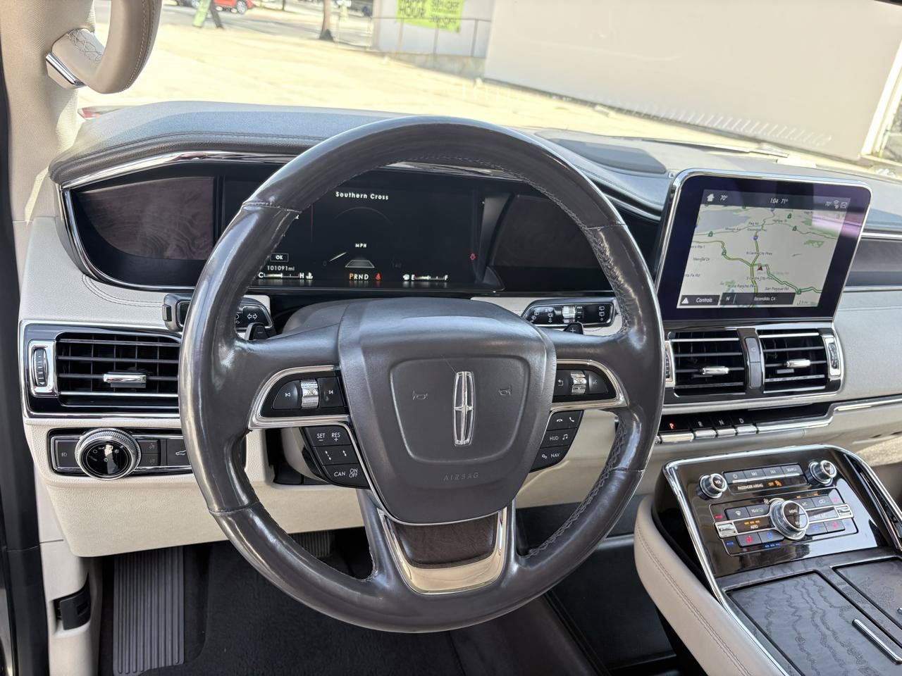 Used 2018 Lincoln Navigator Select w/ Technology Package RWD image 11