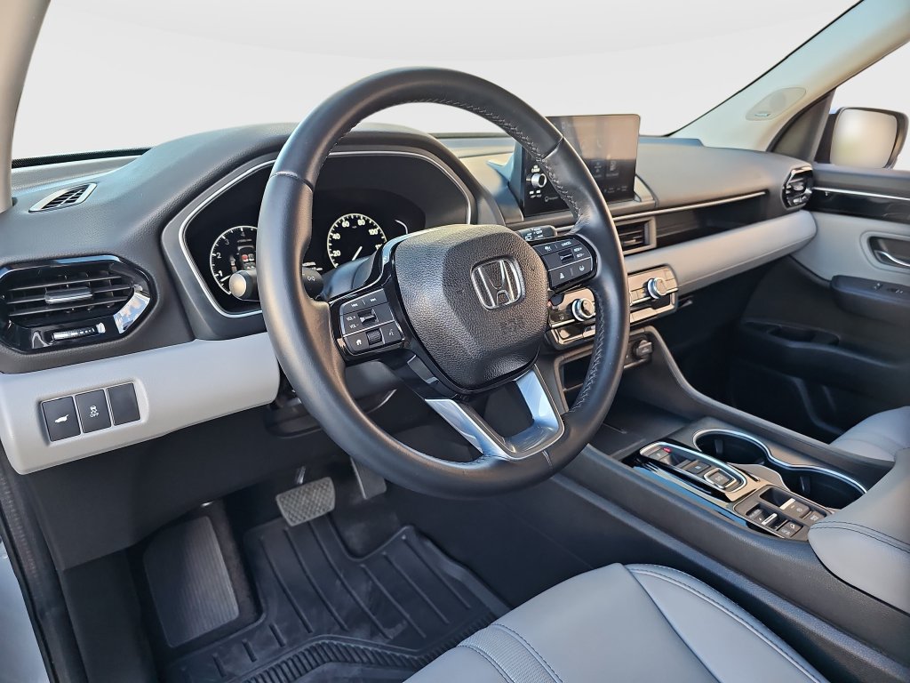 Used 2023 Honda Pilot Touring image 9