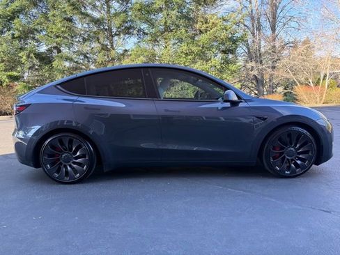 Used 2022 Tesla Model Y Performance image 4