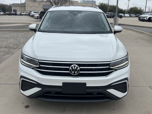 Certified 2023 Volkswagen Tiguan SE image 3