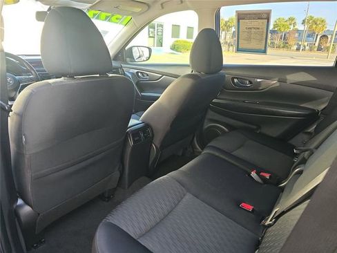 Used 2020 Nissan Rogue SV image 9