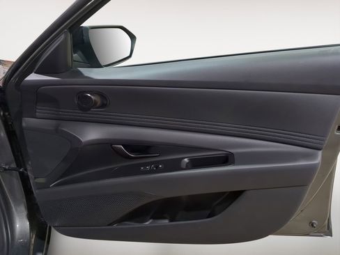 Certified 2025 Hyundai Elantra Sport image 22