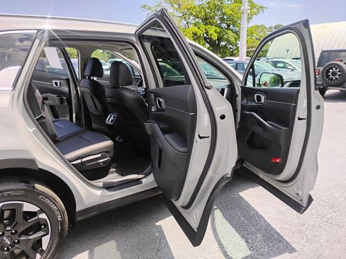 Used 2024 Kia Sorento S w/ Panoramic Sunroof Package FWD image 34