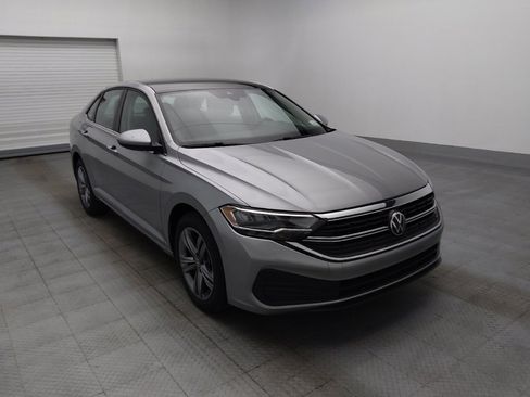 Used 2024 Volkswagen Jetta SE FWD image 13