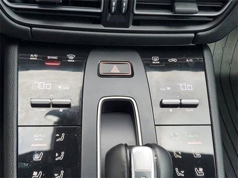 Used 2024 Porsche Macan w/ Premium Plus Package image 28