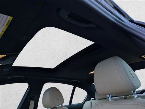 Used 2023 BMW 530e w/ Premium Package image 16