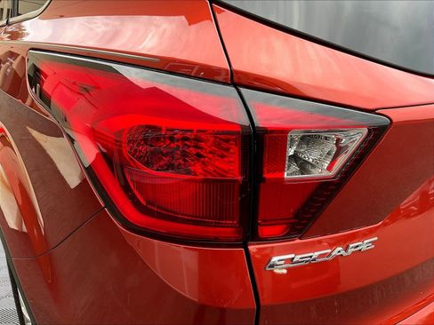 Used 2019 Ford Escape SE FWD image 23
