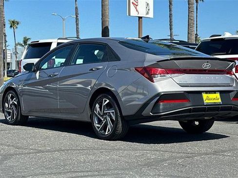 Certified 2025 Hyundai Elantra Sport image 6