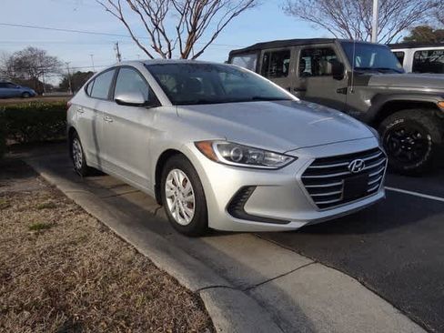Used 2018 Hyundai Elantra SE w/ SE Connectivity Package 04 image 3