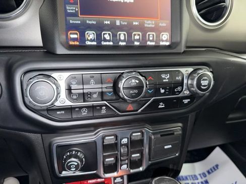 Used 2022 Jeep Gladiator Rubicon w/ Cold Weather Group AWD/4WD image 19