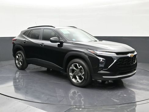 Used 2024 Chevrolet Trax LT FWD image 7