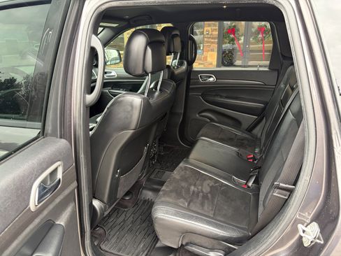 Used 2017 Jeep Grand Cherokee Altitude image 5