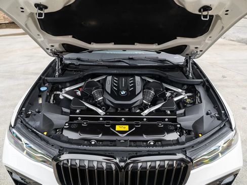 Used 2021 BMW X7 M50i AWD/4WD image 17