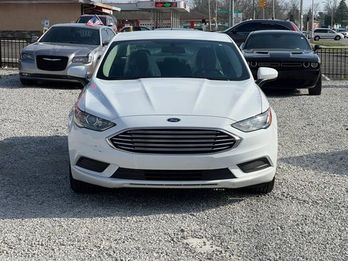 Used 2017 Ford Fusion SE image 2