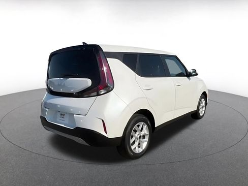 Used 2025 Kia Soul LX w/ LX Technology Package FWD image 14