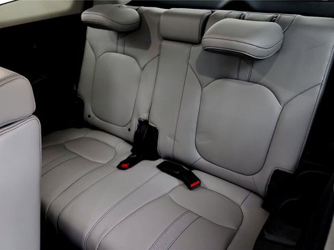 Used 2025 Honda Pilot EX-L image 24