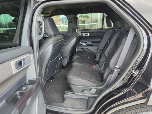 Used 2020 Ford Explorer XLT w/ Comfort Package AWD/4WD image 10