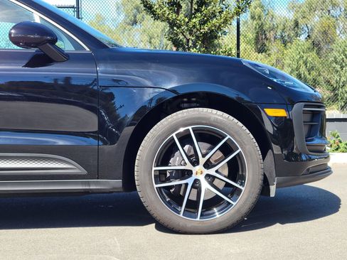 Used 2024 Porsche Macan image 11