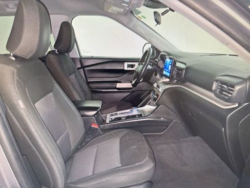 Used 2023 Ford Explorer XLT image 8