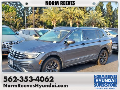 Used 2022 Volkswagen Tiguan SE FWD image 1