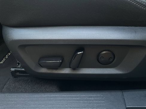 Used 2025 Nissan Rogue SV FWD image 11