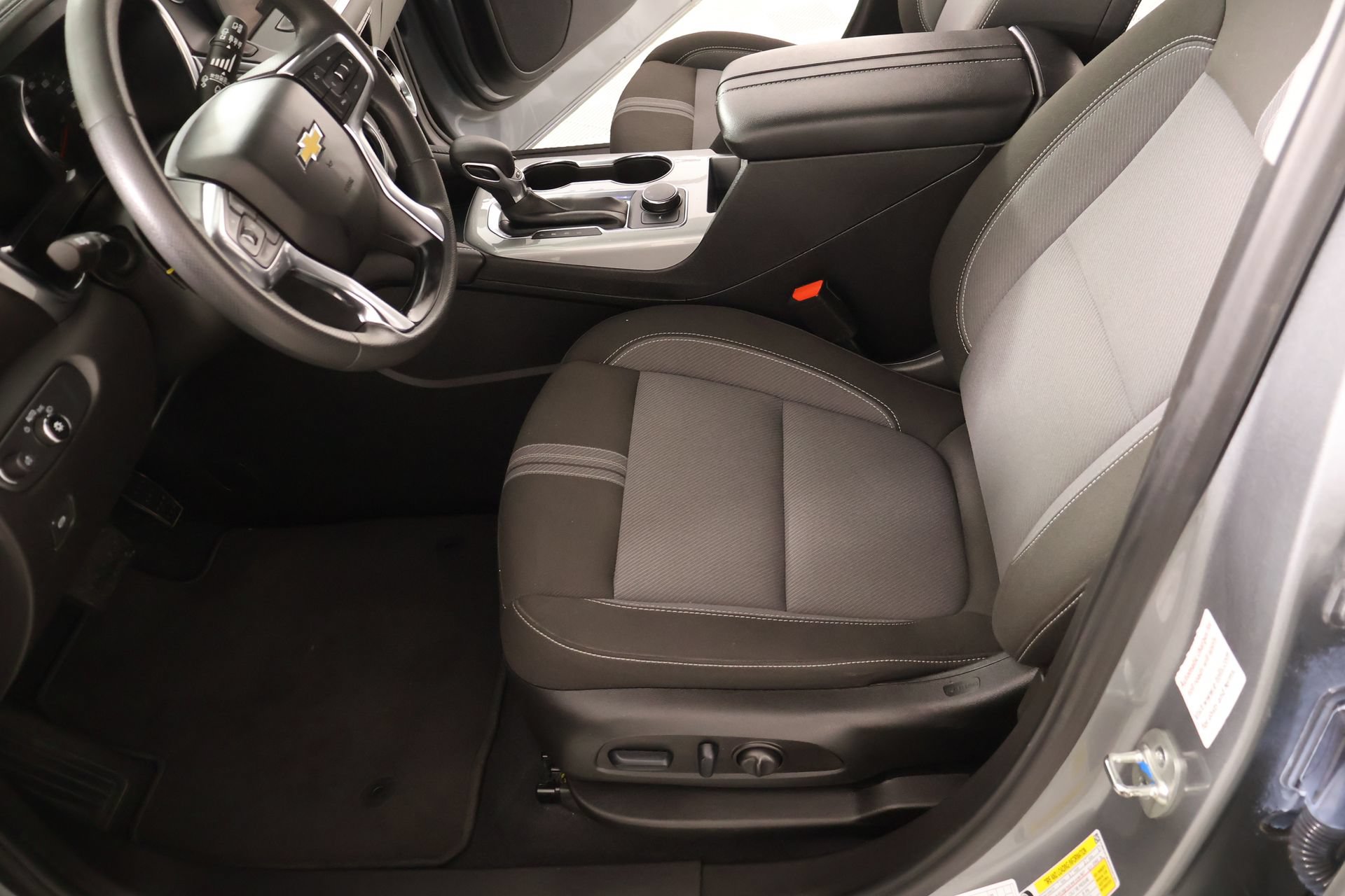 Used 2025 Chevrolet Blazer LT FWD image 11