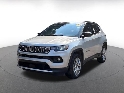 Used 2025 Jeep Compass Limited AWD/4WD image 3