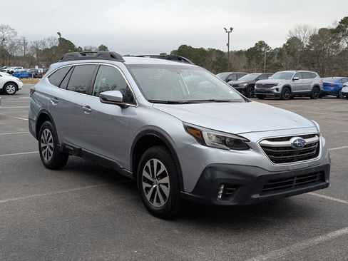 Used 2022 Subaru Outback Premium image 11