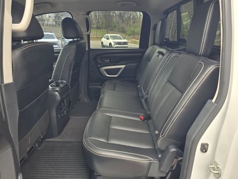 Used 2019 Nissan Titan PRO-4X w/ Pro-4x Convenience Package image 12