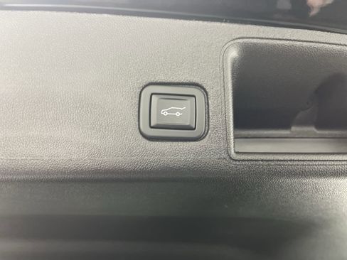 Certified 2024 GMC Terrain SLT image 32