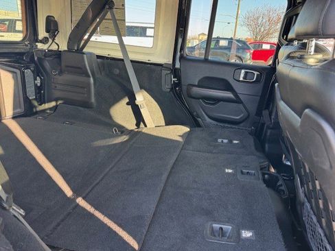 Used 2018 Jeep Wrangler Unlimited Rubicon w/ Dual Top Group AWD/4WD image 32