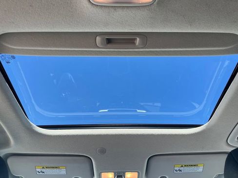 Used 2024 Hyundai Venue SEL image 17