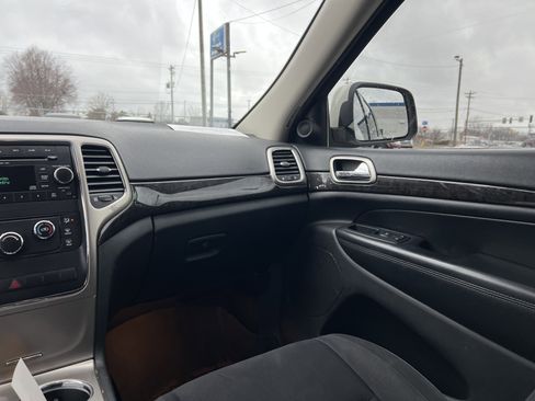 Used 2011 Jeep Grand Cherokee Laredo w/ Trailer Tow Group image 16