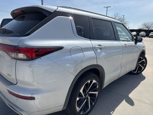 Used 2022 Mitsubishi Outlander SEL image 3