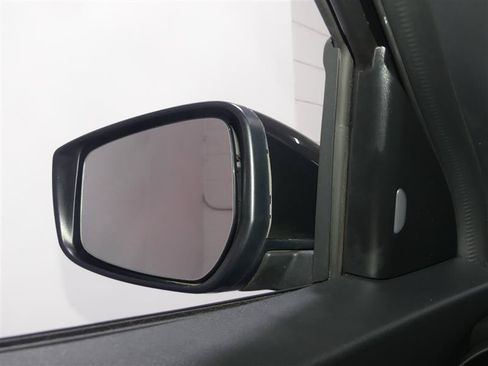 Used 2019 Nissan Kicks SV FWD image 14