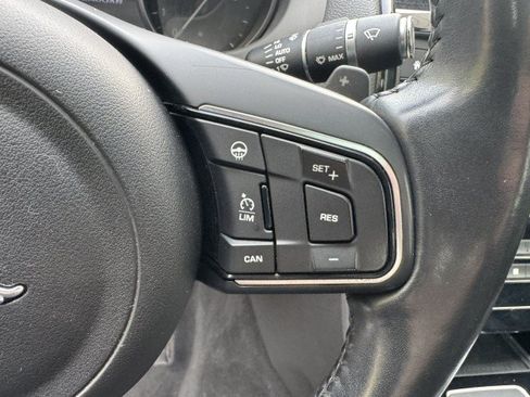 Used 2018 Jaguar XE Premium AWD/4WD image 24