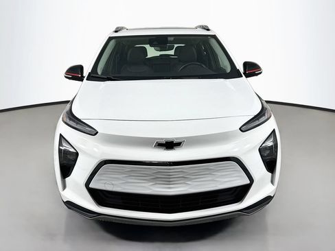 Used 2023 Chevrolet Bolt EUV Premier w/ Sun & Sound Package FWD image 6