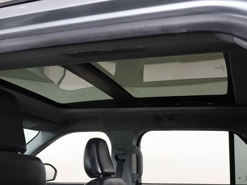 Used 2023 Ford Explorer XLT w/ Equipment Group 202A AWD/4WD image 18
