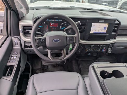 New 2026 Ford F550 2WD Crew Cab Super Duty w/ XL Chrome Package image 27