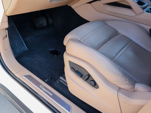 Certified 2023 Porsche Cayenne image 14