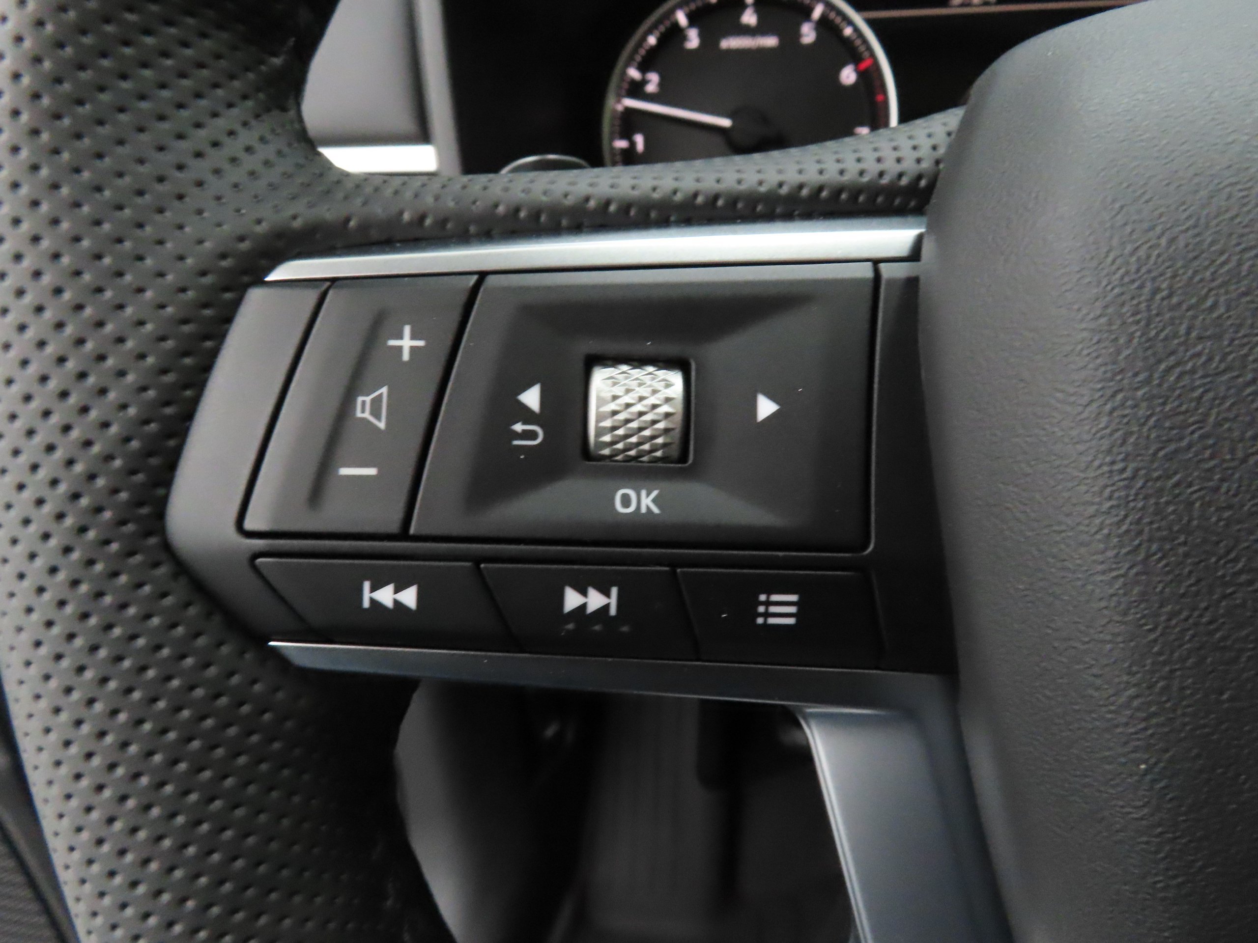 New 2026 Mitsubishi Outlander AWD image 13