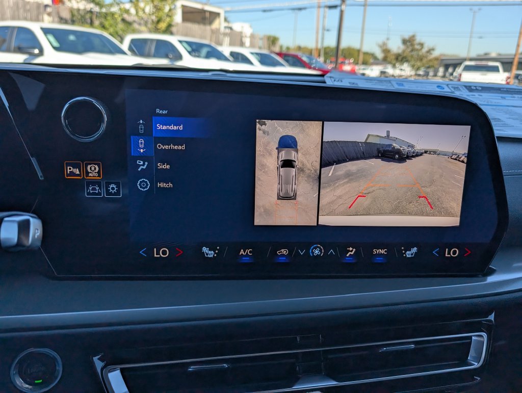 New 2027 Chevrolet Traverse LT w/ Driver Confidence Package FWD image 21