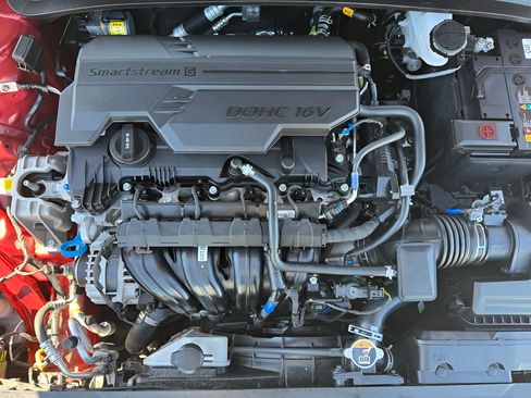 Certified 2025 Hyundai Elantra Sport FWD image 12