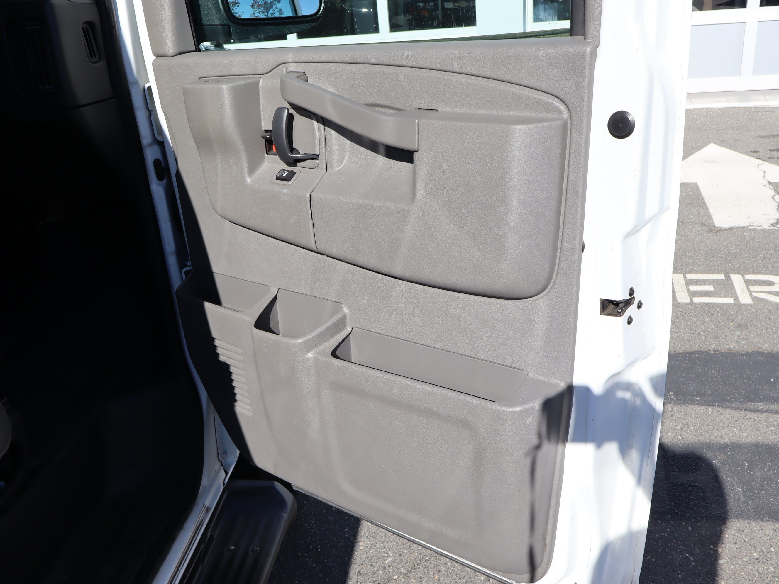 Used 2020 Chevrolet Express 3500 LT w/ LT Preferred Equipment Group RWD image 33