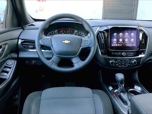 Used 2023 Chevrolet Traverse LT image 5