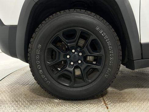 Used 2019 Jeep Cherokee Trailhawk w/ Cold Weather Group AWD/4WD image 36