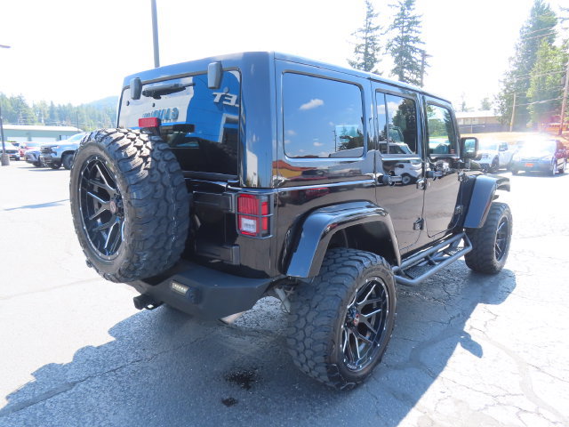 Used 2018 Jeep Wrangler Unlimited Sahara AWD/4WD image 8