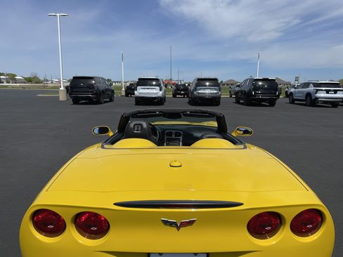 Used 2005 Chevrolet Corvette Convertible w/ Preferred Equipment Group RWD image 35