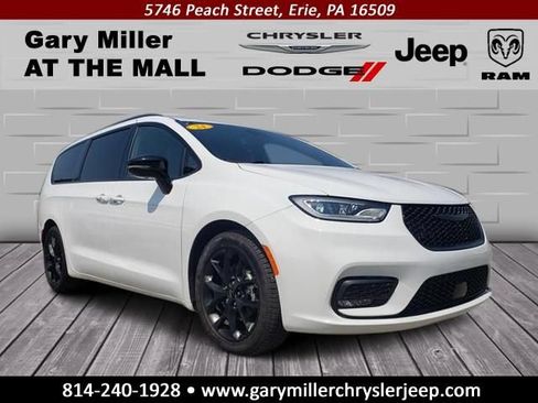Used 2024 Chrysler Pacifica Limited w/ S Appearance Package FWD image 1