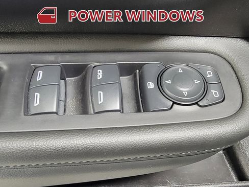 Used 2024 GMC Terrain SLT image 28